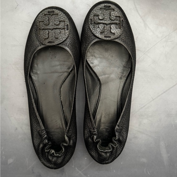 Tory Burch Black Flats with tone on time logo | Size 8 - Picture 4 of 10